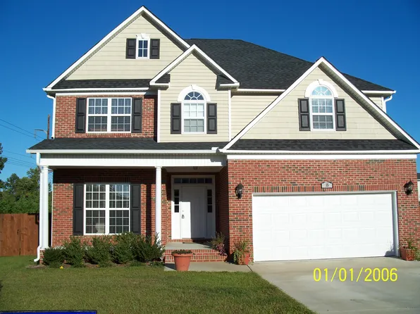 15 Lenoir Dr, Spring Lake, NC 28390