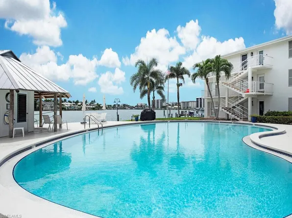 322 Harbour DR #202D, NAPLES, FL 34103