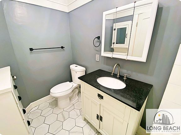 4th image of 1703 E Broadway