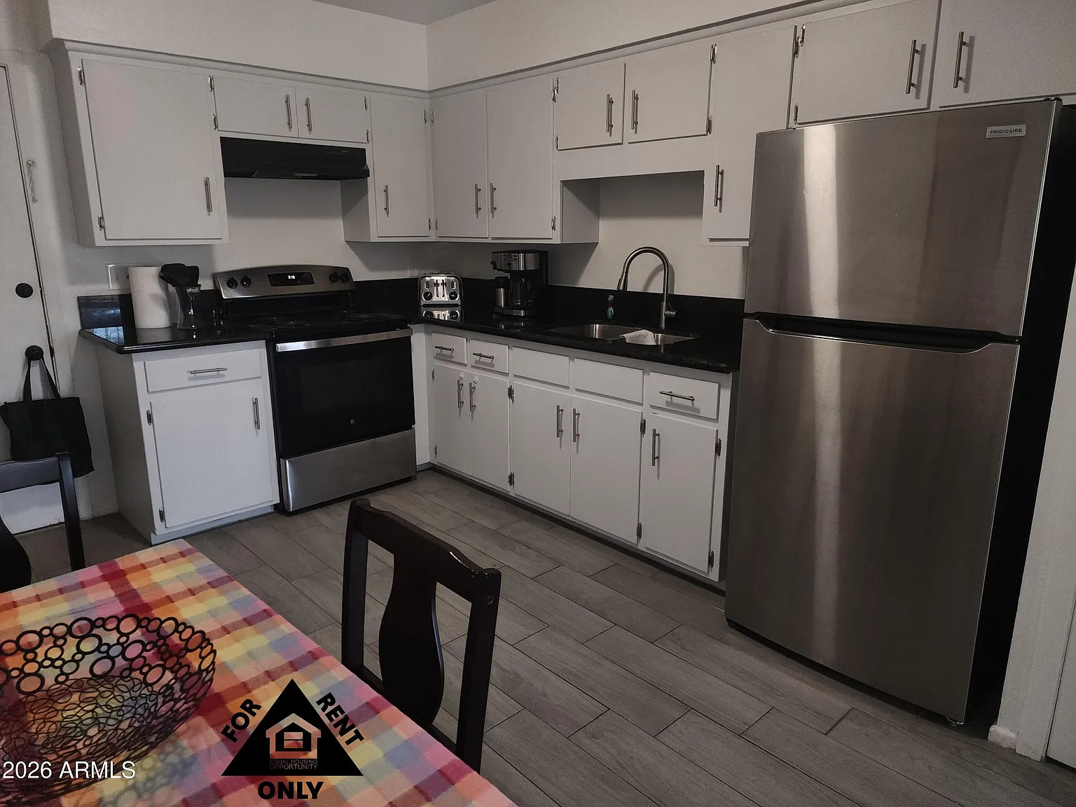 2 bed, 1.0 bath, 1620 sqft, $1,600 — Photo 3