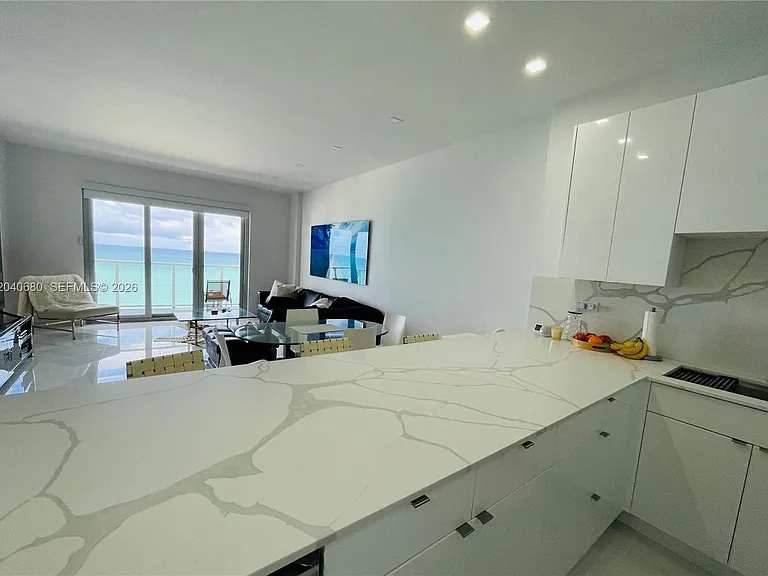 5701 Collins Ave #Penthouse 08 — Photo 12