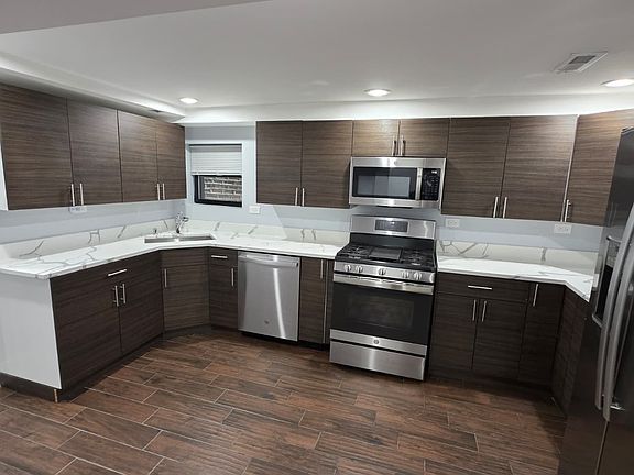 2nd image of 3251 W Evergreen Ave Unit G