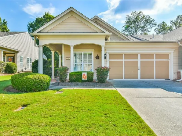 6218 Longleaf Dr, Hoschton, GA 30548