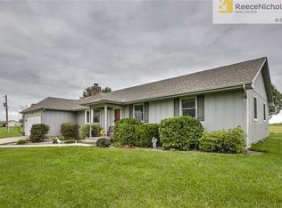 28800 S Famuliner Rd, Garden City, MO 64747