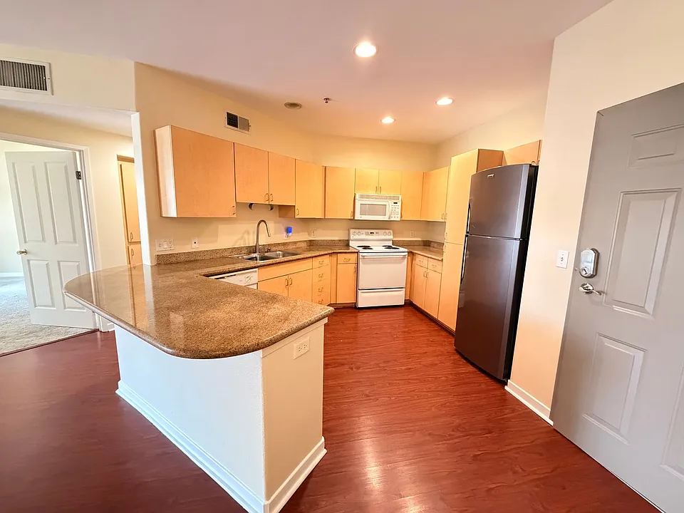1501 Front St #421