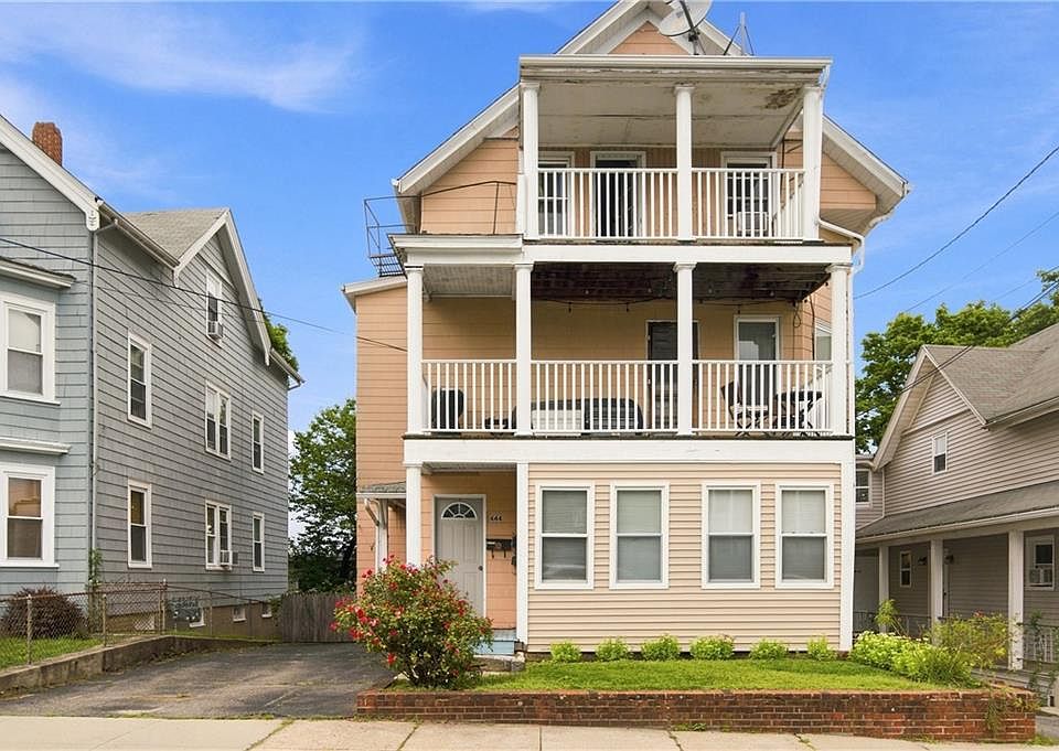 1st image of 444 Carrington Ave