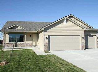 1610 Waters Edge Dr, Waukee, IA 50263