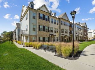 24 Braeburn Ct, Livingston, NJ 07039