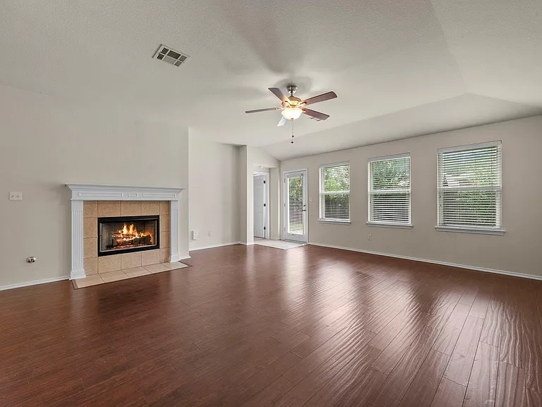 9424 Castle Pines Dr — Photo 2