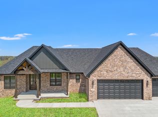224 Berkley Hall Dr, Berea, KY 40403