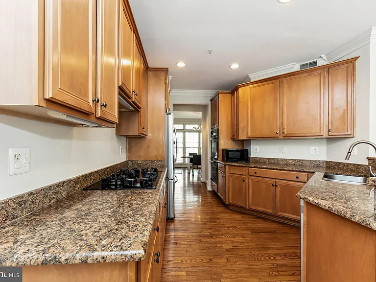 7489 Carriage Hills Dr — Photo 15