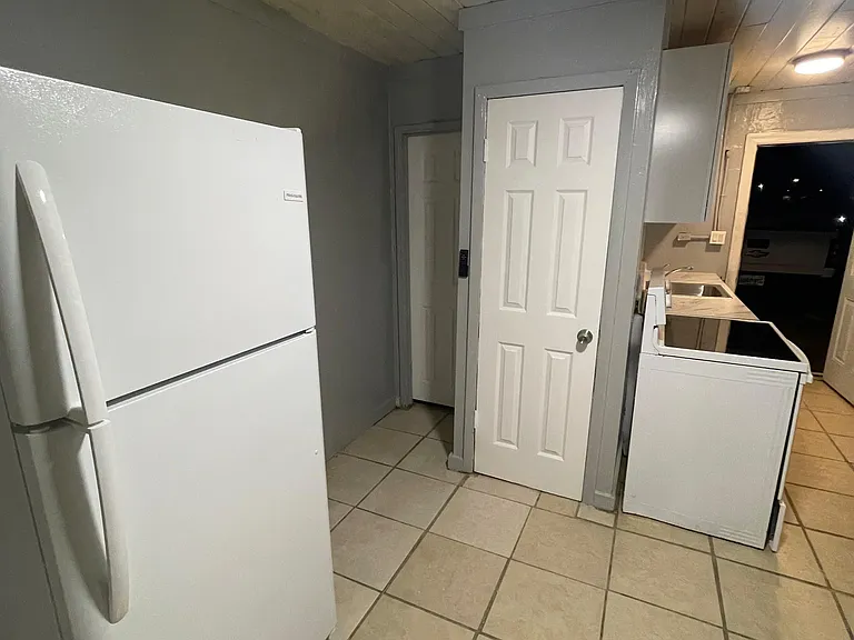 541 Washington Ave #9 — Photo 6
