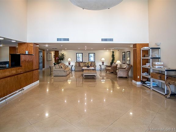 4th image of 2457 Collins Ave APT 505