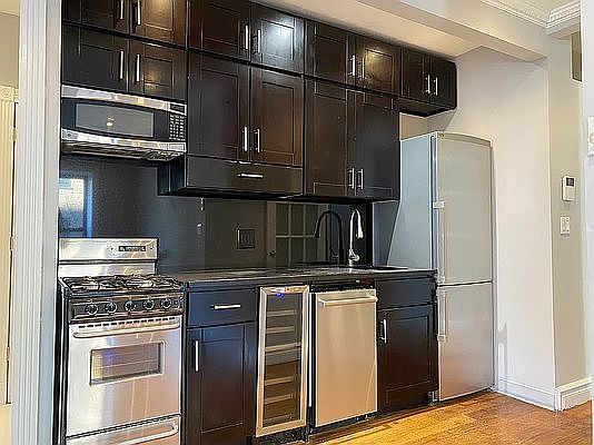 2nd image of 200 Stanton St #1