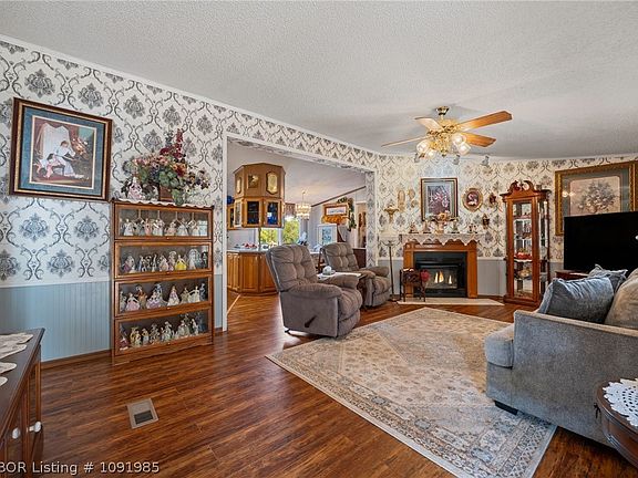 2nd image of 3828 Philadelphia Rd