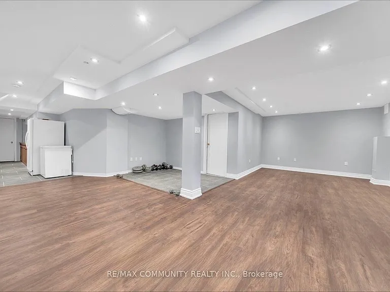 76 Seasons Dr — Photo 11