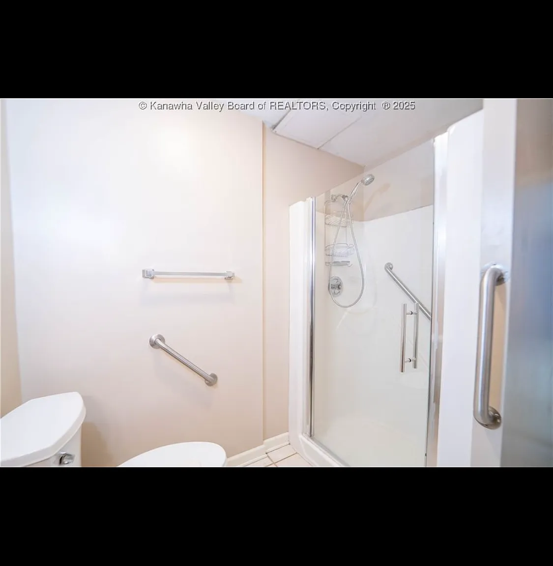 5 bed, 3.5 bath, 3046 sqft, $2,100 — Photo 2