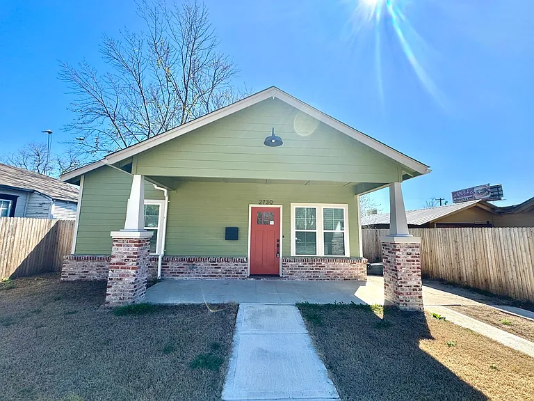 2730 E Admiral Ct — Photo 1