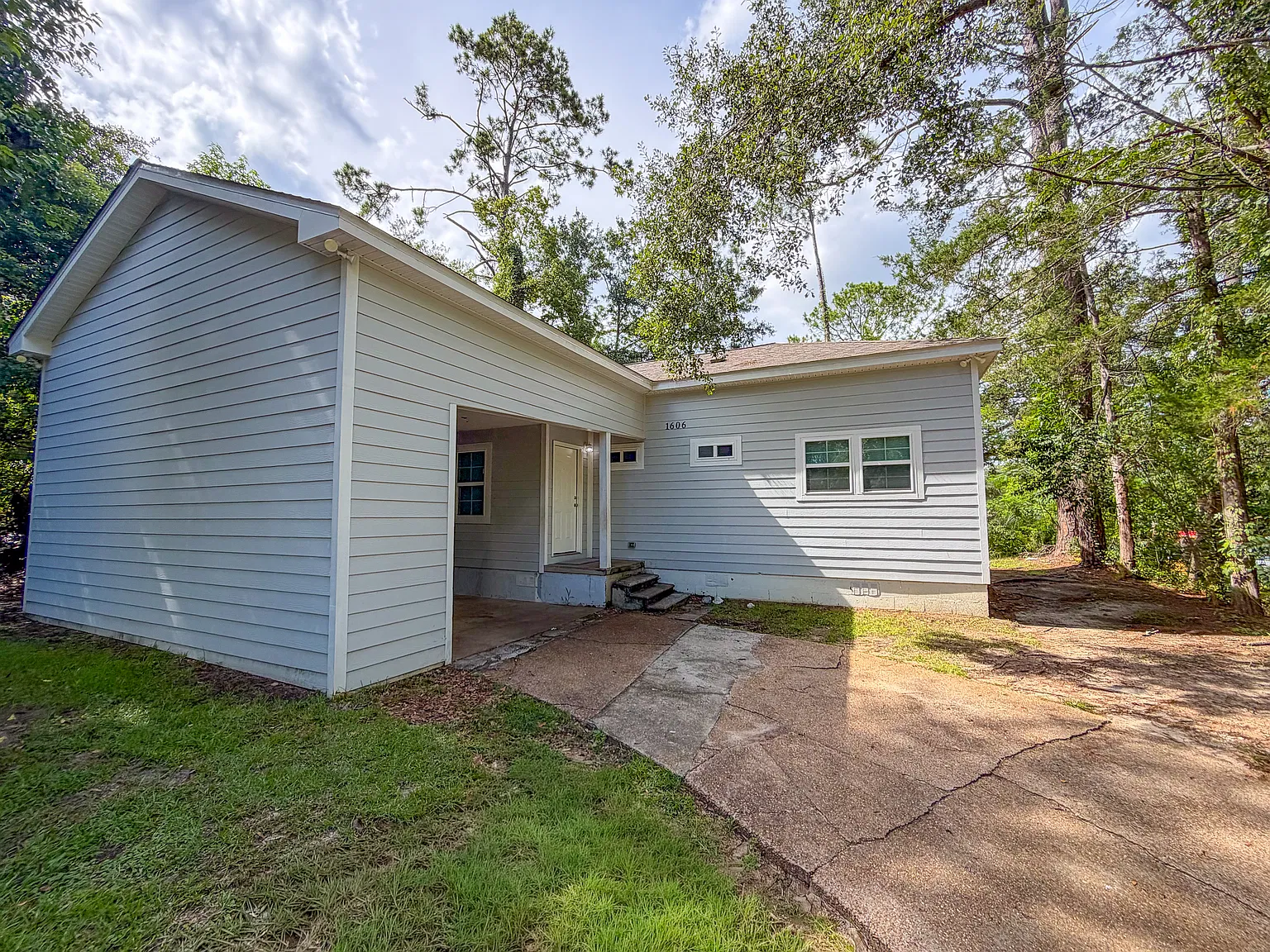 3 bed, 934 sqft, $2,085 — Photo 1
