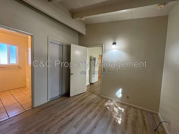 5th image of 871 Hawthorne St #D