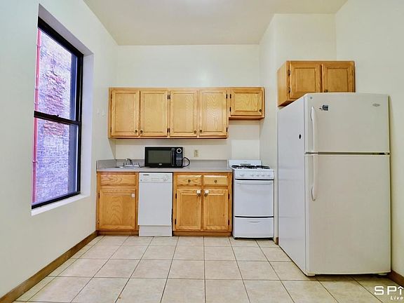 2nd image of 292 W 92nd St APT 4A