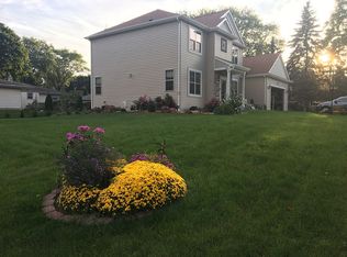 885 Parkmoor Dr, Brookfield, WI 53005