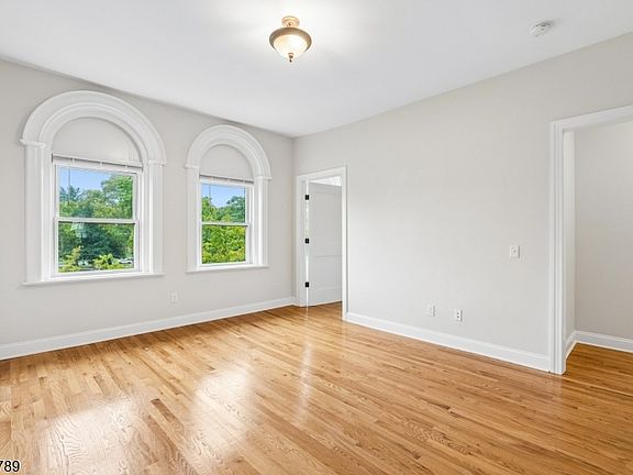 3rd image of 21 Union Pl #3