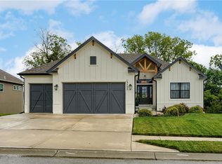 13535 Terrace Park Dr, Parkville, MO 64152
