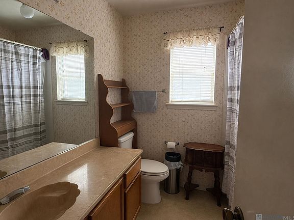 5th image of 142 Drury Ln