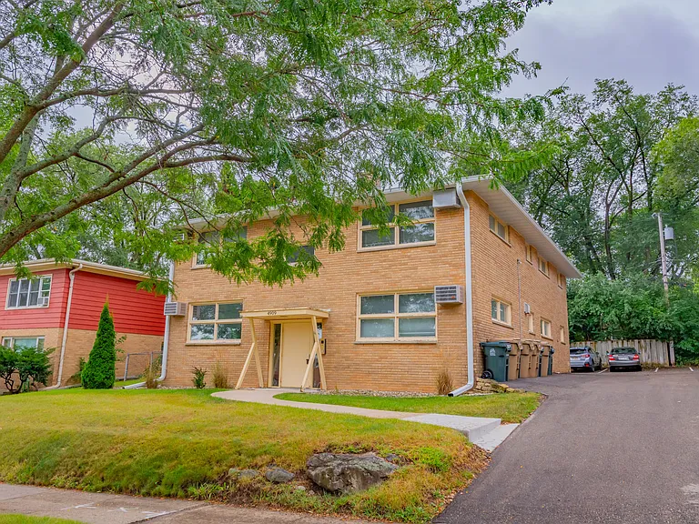 4909 Ascot Ln #L2 — Photo 22