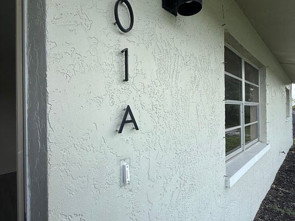 2nd image of 801 SE 8th Pl APT A