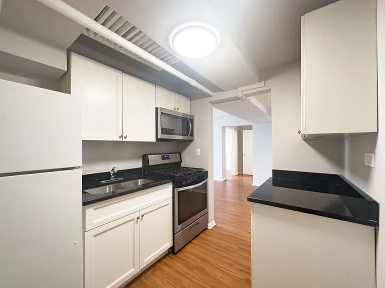 5748 N Winthrop Ave #100 — Photo 2