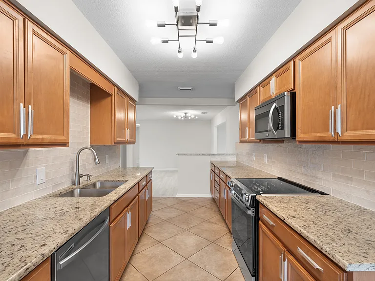 2861 SE Calvin St — Photo 3