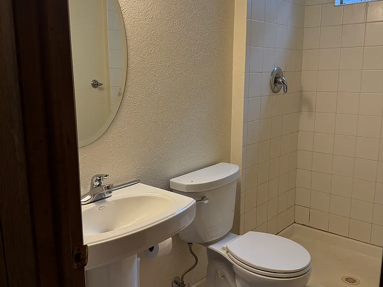 4445 Ludlow St — Photo 12