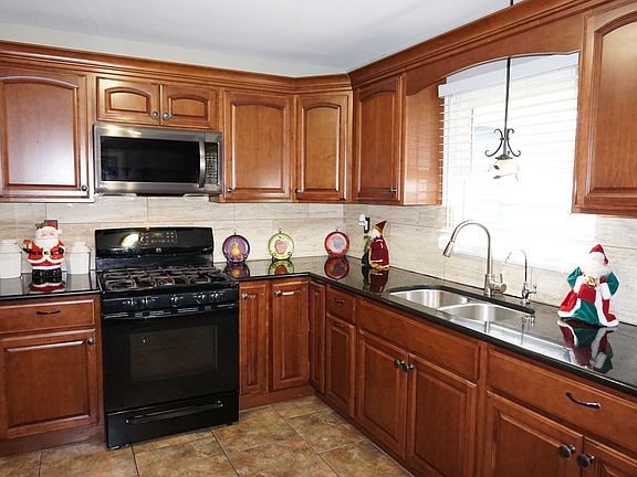 4th image of 2908 Elisha Ave