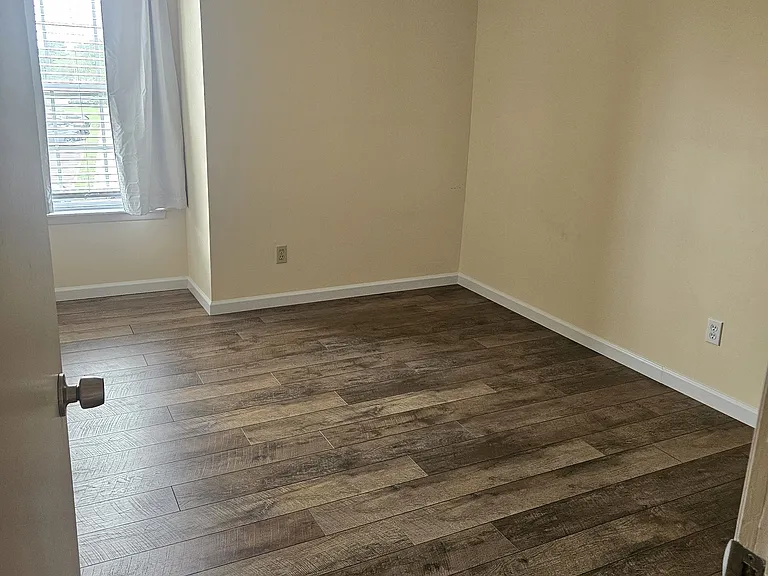 464 London Ct #464 — Photo 16