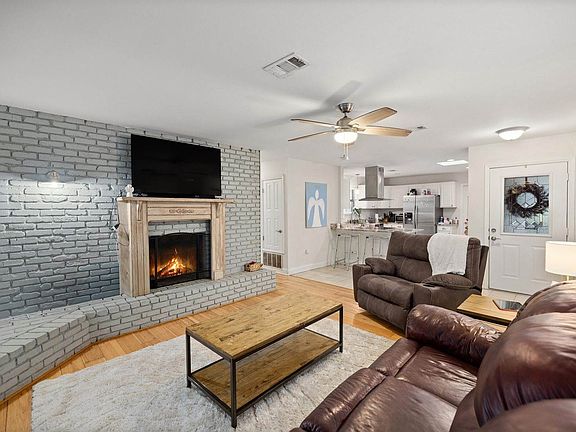 5th image of 411 Redwood Ave