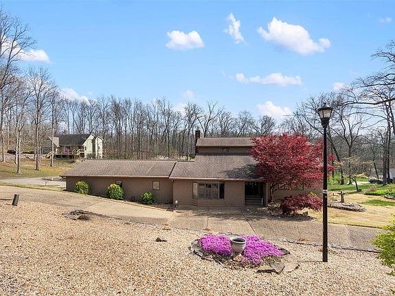 4th image of 234 E Lake Dr