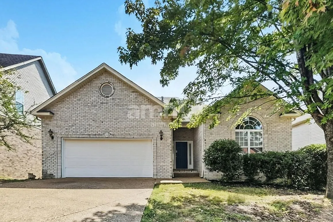 4 bed, 2.5 bath, 2348 sqft, $2,580 — Photo 1