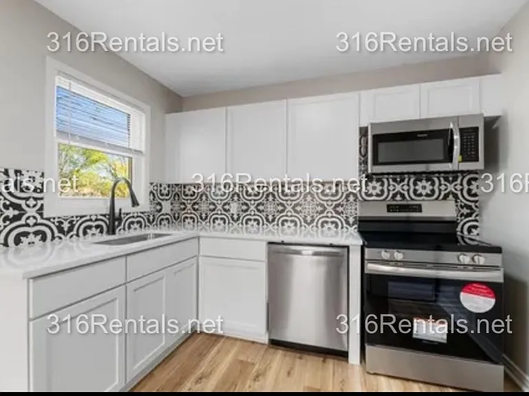 2116 S Mosley Ave — Photo 5