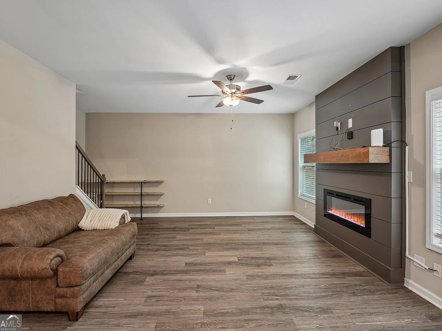 4 bed, 2.5 bath, 2193 sqft, $2,500 — Photo 4