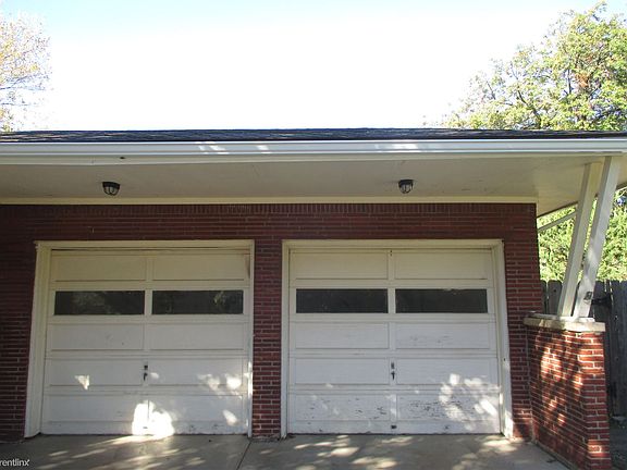 4. 1105 N Ridgewood, Garage