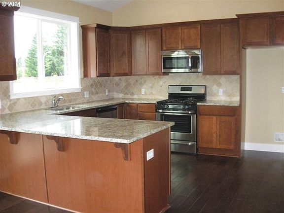 4th image of 2167 N Laurelwood St