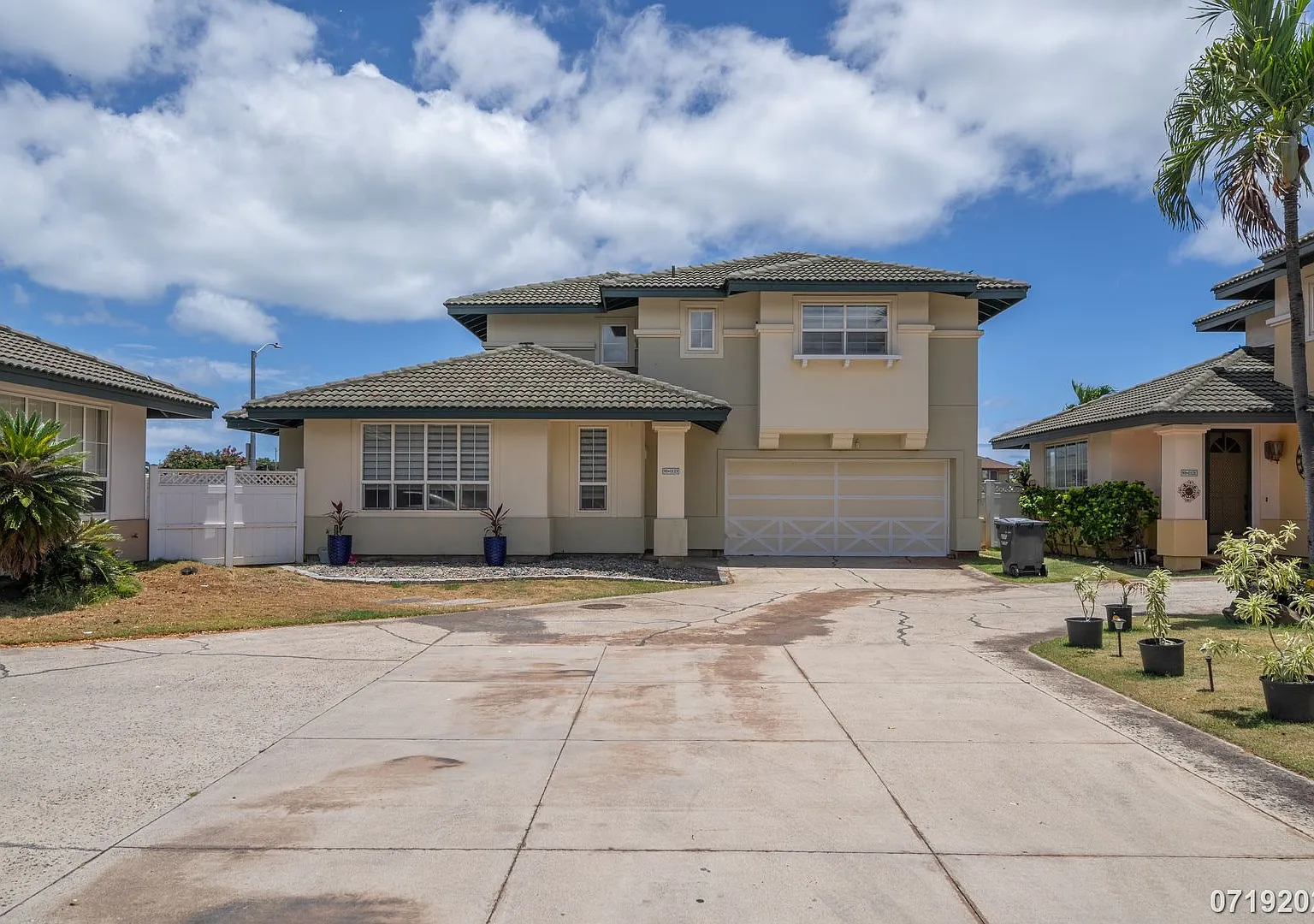 Move-In Ready 3-Bedroom in Kapolei Iwalani Fenced Yard, 2-Car Garage, In-Unit Laundry — Photo 1