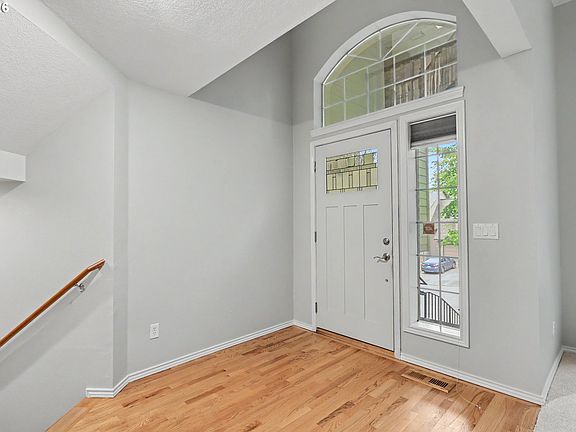 5th image of 10819 NE 30th Ave