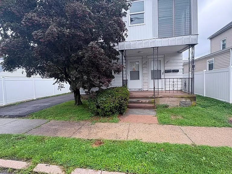 107 Dix St #11 — Photo 1