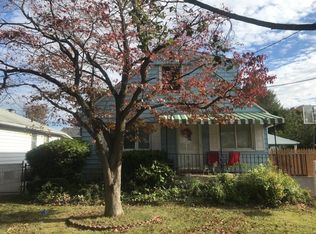 1006 N 4th St, New Hyde Park, NY 11040