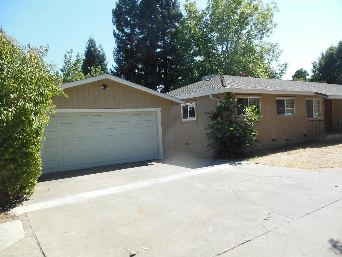 2729 Garfield Ave photo 1