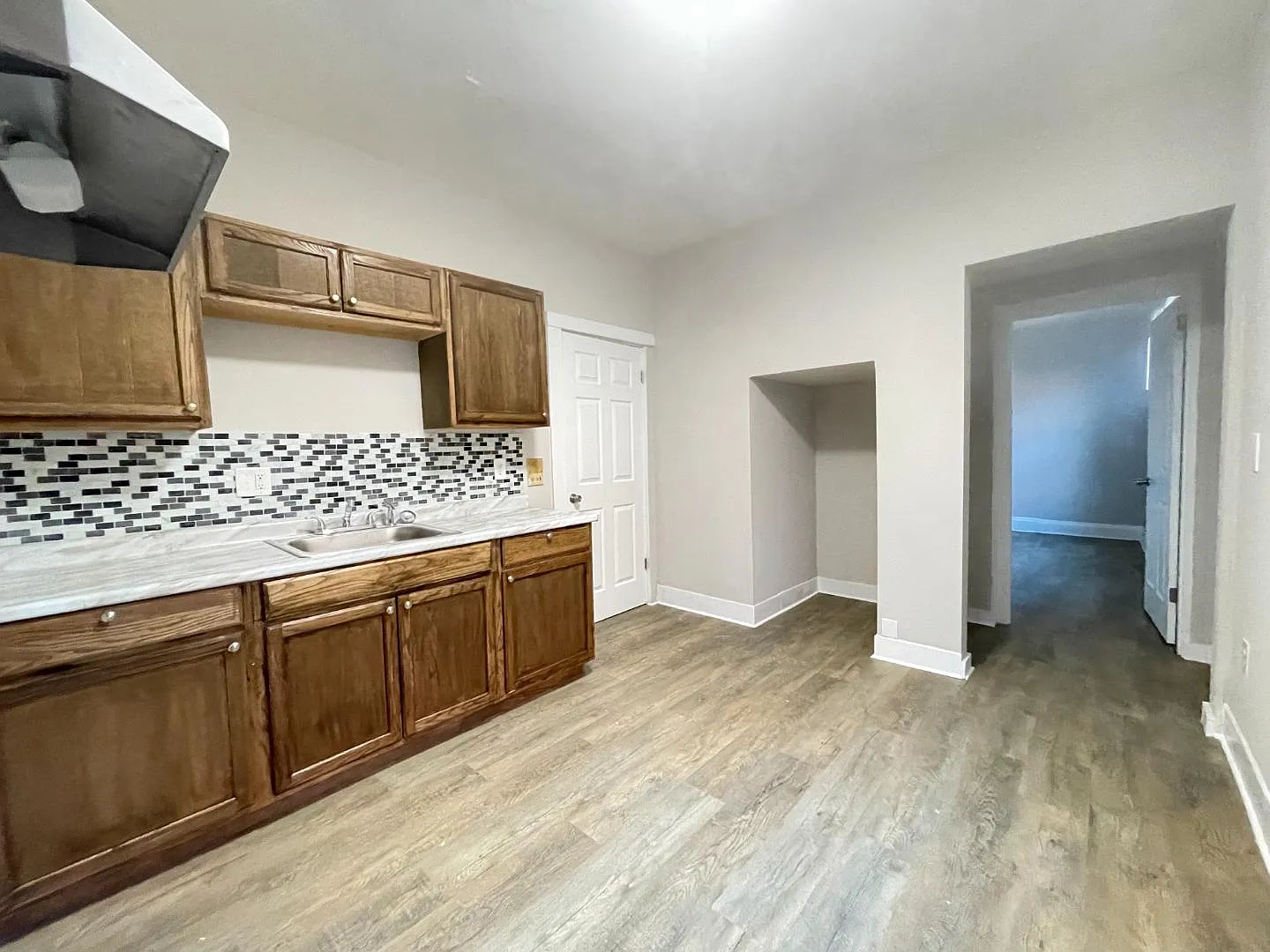 2259 Loth St - Unit B — Photo 3