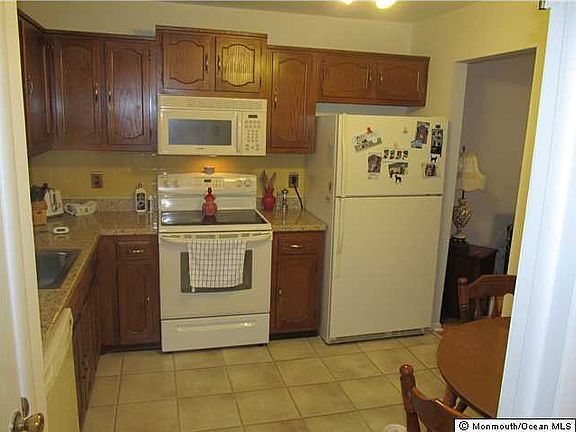 5th image of 11 Lafayette Drive #B
